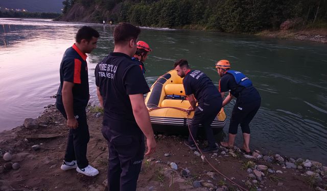 Giresun'da Harşit Çayı'nda Balık Tutarken Mahsur Kalan 2 Kişi Kurtarıldı
