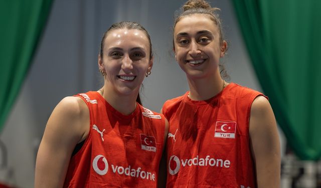 Milli voleybolcular Aslı Kalaç ve Elif Şahin, Slovenya maçını kazanacaklarına inanıyor
