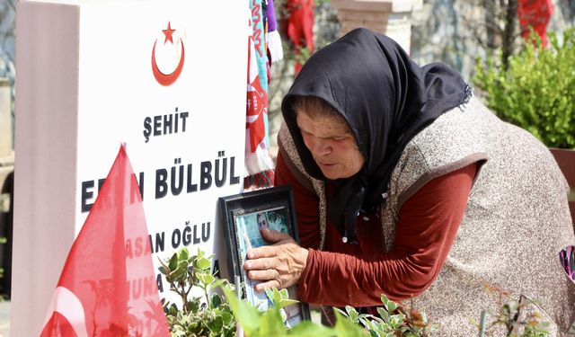 Şehit Eren Bülbül'ün Annesi: Evlat Kokusuna Doyamadım