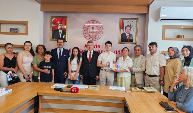 Artvin’de Başarılı Öğrenciler Ödüllendirildi