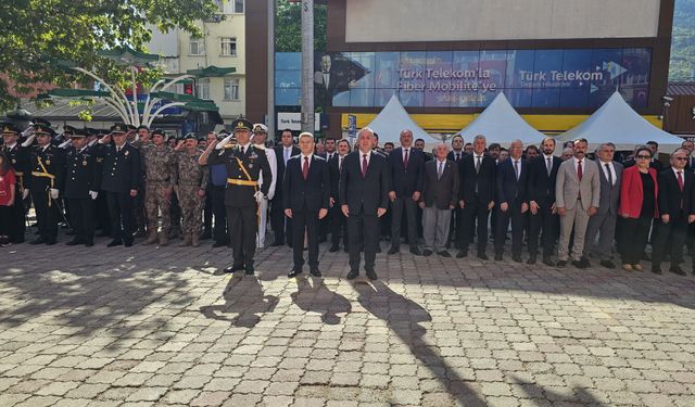 Zafer Bayramı’nda Çelenk Sunuldu