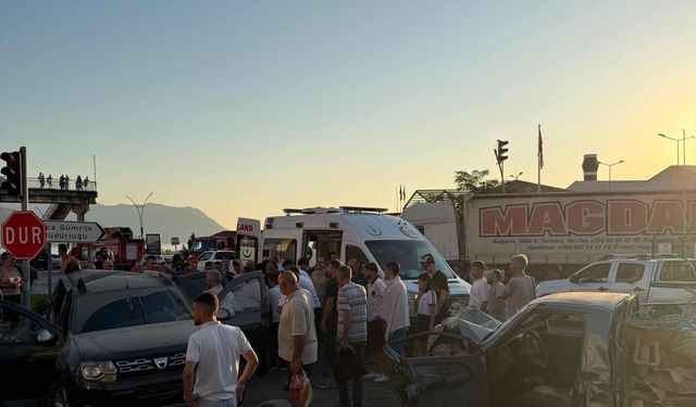 Hopa Liman Kavşağında Kaza