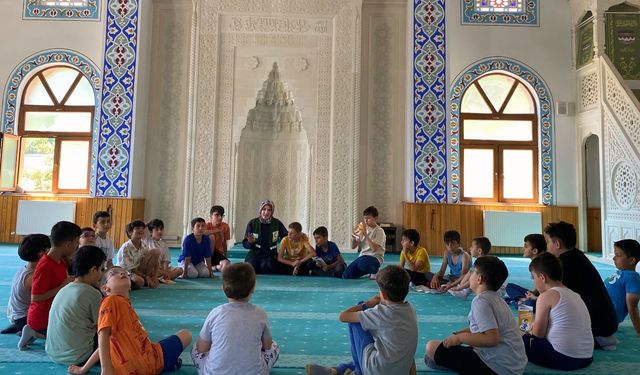 Yeşilay'dan Öğrencilere Teknoloji Bağımlılığı Eğitimi