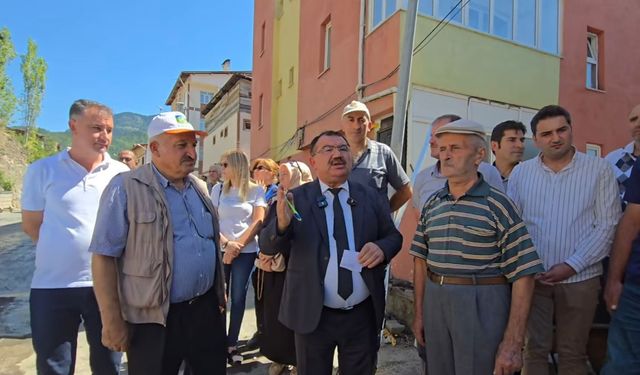 Atatürk Caddesi’nde Çalışmalar Sürüyor