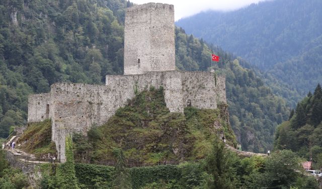 Rize'de doğaseverlerin rotasındaki Zil Kale 8 ayda 140 bin ziyaretçi ağırladı