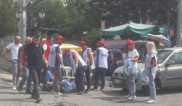 Şavşat’ta İşçilerden Çöp Toplama Eylemi