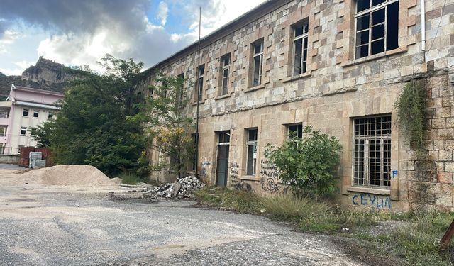 Tarihi Ardanuç Lisesi’nin Akıbeti Ne Olacak?