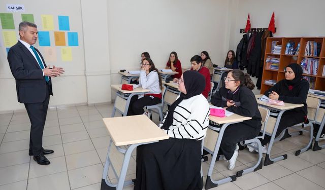 Artvin Valisi Ergün, Lise Öğrencileriyle Bir Araya Geldi