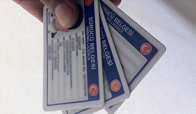 Eski tip ehliyetlerin yenilenme süresi yarın doluyor