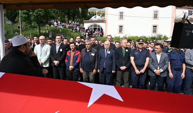 Trabzon'da yamaçtan düşerek ölen polis memuru son yolculuğuna uğurlandı