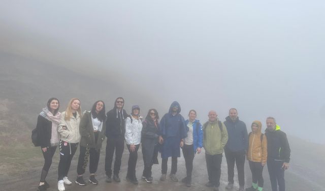 Sislerin Arasında Yürüyüş