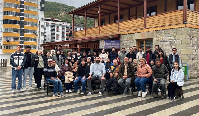 Artvin MYO Öğrencilerinden Anlamlı Ziyaret