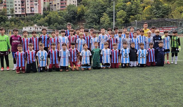 Minik Futbolculardan Dostluk Maçı