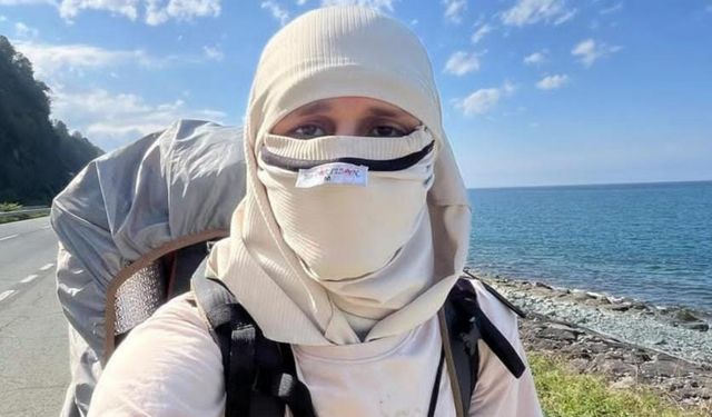 Çöp Dağlarını Maske İle Geçti