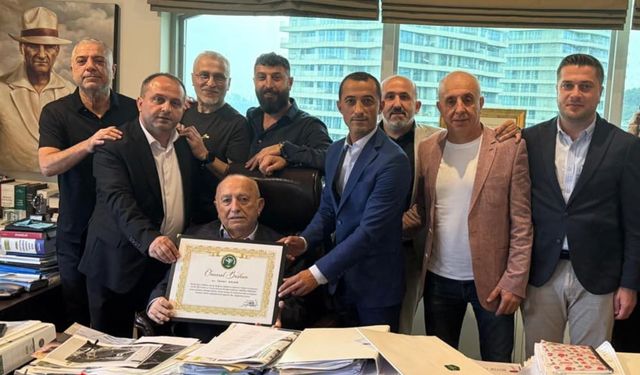 Borçkaspor’dan İsmet Acar’a Onursal Başkanlık Unvanı