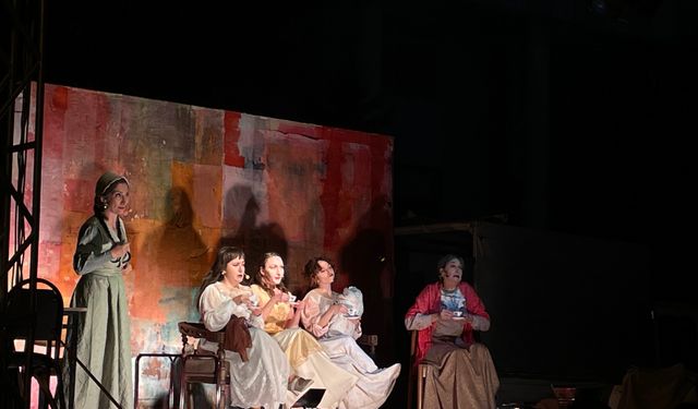 “Zabel” Oyunu Belediye Meydanında Sahnelendi