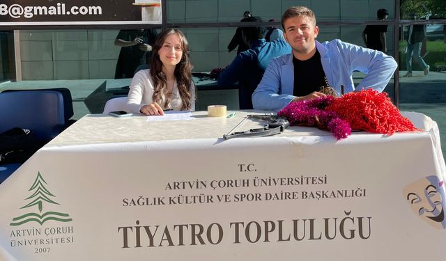 Tiyatro Topluluğu Kampüste Stant Kurdu