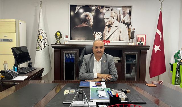 Tiyatro Perdesi Filistin İçin Açılıyor