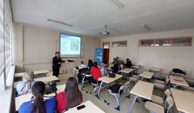 Şavşat MYO Öğrencilerine İş Kulübü Eğitimi