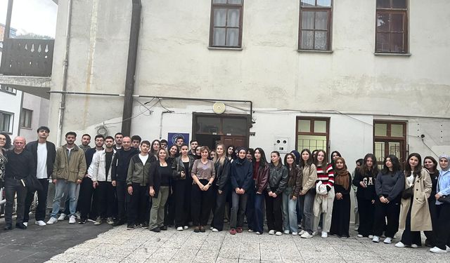 ÇYDD'den Cumhuriyetin 102. Yılına Anlamlı Kutlama