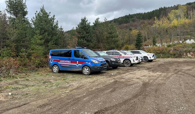 Kastamonu'da oğluyla birlikte cesedi bulunan kadının kayıp cep telefonu aranıyor