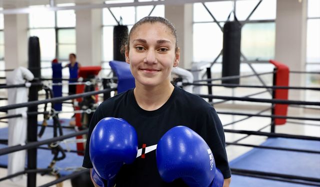 Öğretmeninin tavsiyesiyle boksa başlayan Gamze, yeni şampiyonluklar için hazırlanıyor