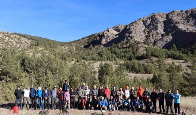 "Öğretmenler Günü" için 15 kilometrelik yürüyüş