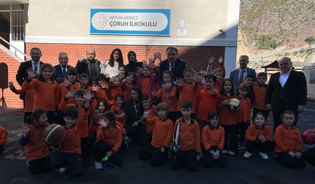 Artvin’de Üç Okula Spor Malzemesi Bağışı