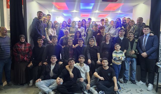 AAL’de Öğretmen Taklitleri Salonu Yıktı Geçti