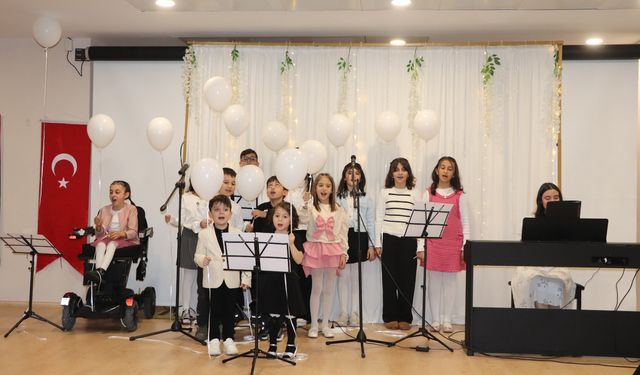 Yusufeli’nde Çocuklardan Piyano Resitali