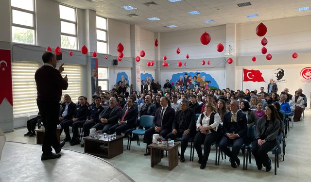 Tufan Gündüz Murgul’da Okurlarıyla Buluştu