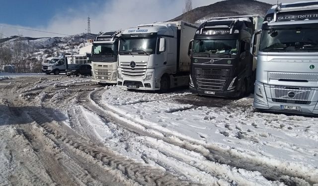 Ardahan-Şavşat Kara Yolu Kontrollü Ulaşıma Açıldı