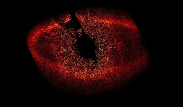 Hubble Uzay Teleskobu, iki kozmik çarpışmadan kalan tozlu kalıntıları tespit etti