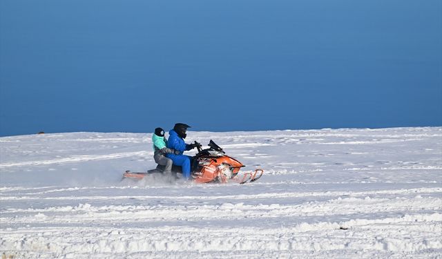 Off-road tutkunları kar yağışının ardından Trabzon'daki Hıdırnebi Yaylası'nda bir araya geldi