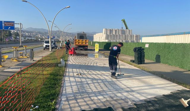 Trabzon'da sahil yürüyüş yolunda yenileme çalışması