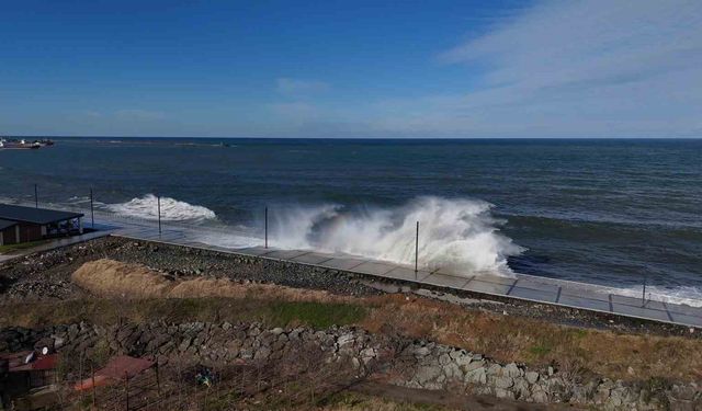 Karadeniz'de dalgalar havadan görüntülendi