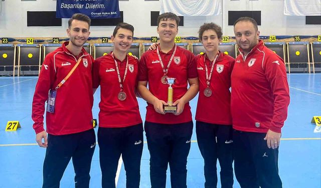 Samsunspor sporcusu okçulukta Türkiye rekoru kırdı