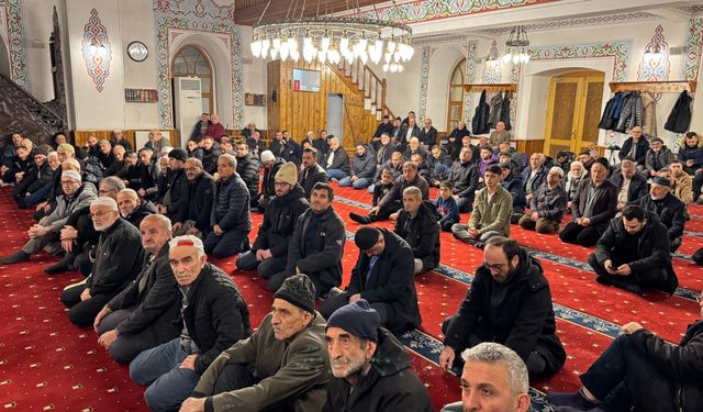 Regaip Kandili Dualarla İdrak Edildi