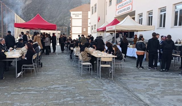 Gazze İçin Düzenlenen Kermese Yoğun İlgi