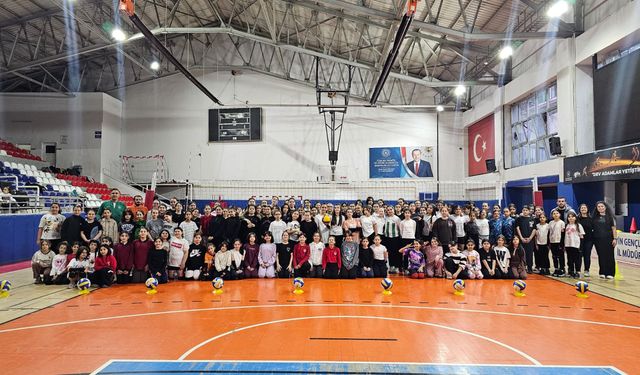Artvin’de Voleybol Heyecanı Başladı