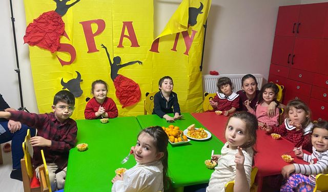 Artvin’de Minikler İspanya’yı Tanıdı