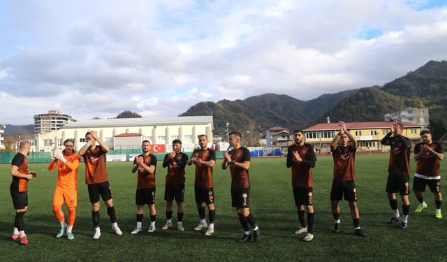 Artvin Ekibi Zirveye Oynuyor