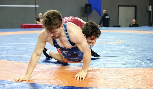 23 Yaş Altı Türkiye Güreş Şampiyonası Trabzon'da devam ediyor