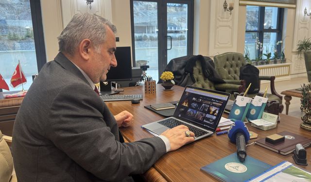 AÇÜ Rektörü Prof. Dr. Aydın, AA'nın 'Yılın Kareleri' Oylamasına Katıldı