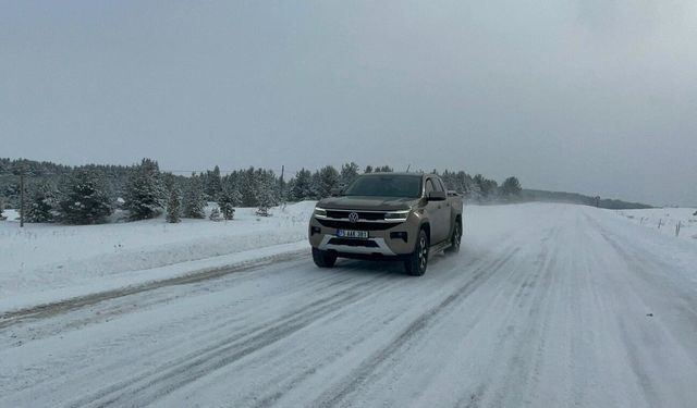 Ardahan'da zincirsiz ağır tonajlı araçlara kapatılan kara yolunda ulaşım normale döndü