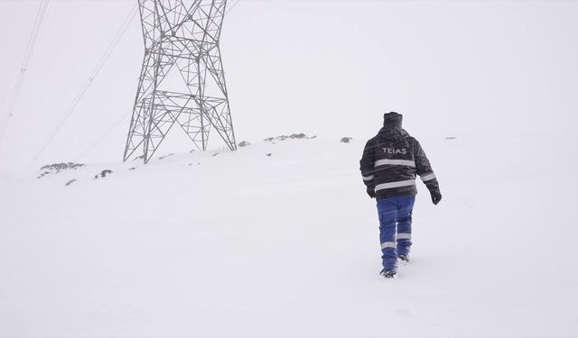 Bakan Bayraktar, kesintisiz enerji akışı için ekiplerin 7 gün 24 saat sahada olduğunu bildirdi: