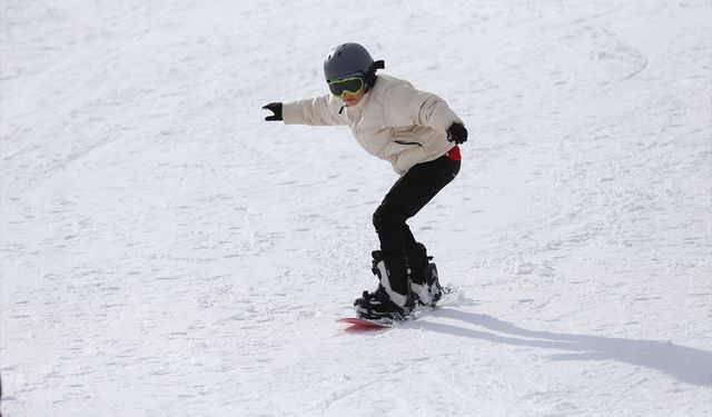 Ordu'daki Çambaşı Kayak Merkezi'nde hafta sonu yoğunluğu