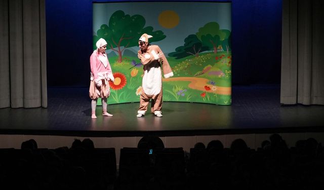 Trabzon'da sahnelenen çocuk oyunları ilgi görüyor