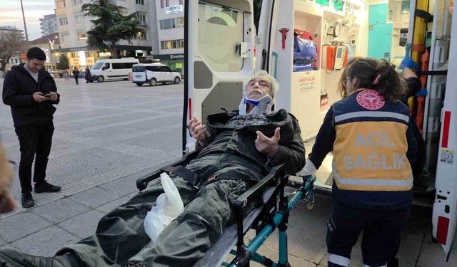 Alkol komasına giren adam banktan yere yığıldı