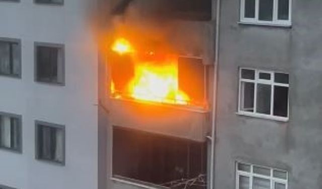 Arhavi'de Apartman Dairesinde Yangın Paniği